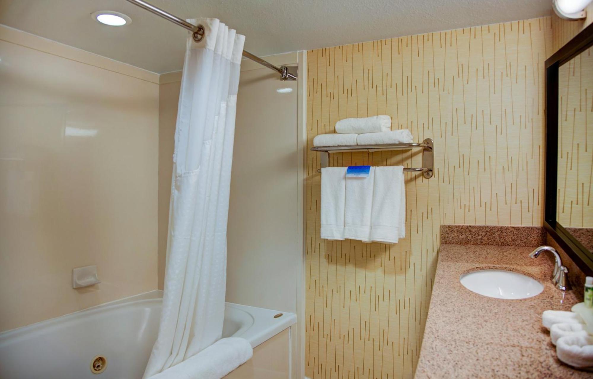 Holiday Inn Express Tyler South By Ihg Exterior photo